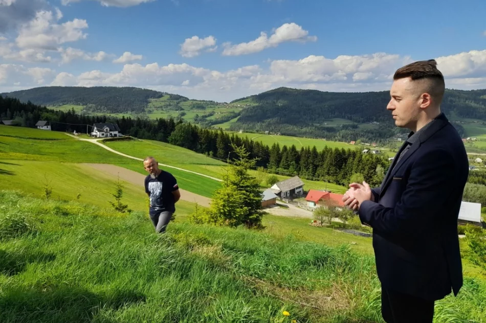 Partyzanci i tragiczna historia "Lotte" - tablica obok obelisku - zdjęcie 10