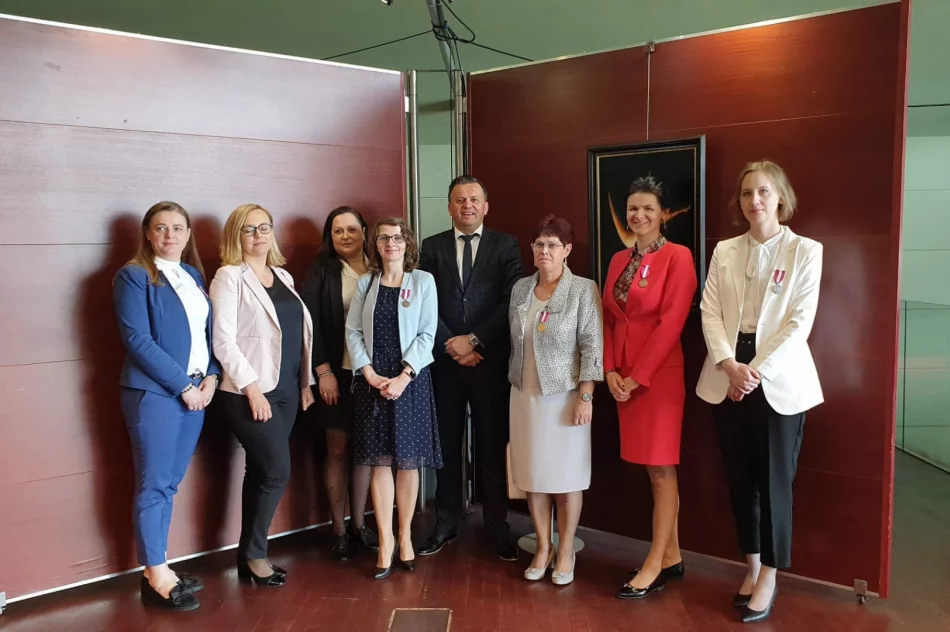 Pracownicy urzędu pracy wyróżnieni przez prezydenta - zdjęcie 3