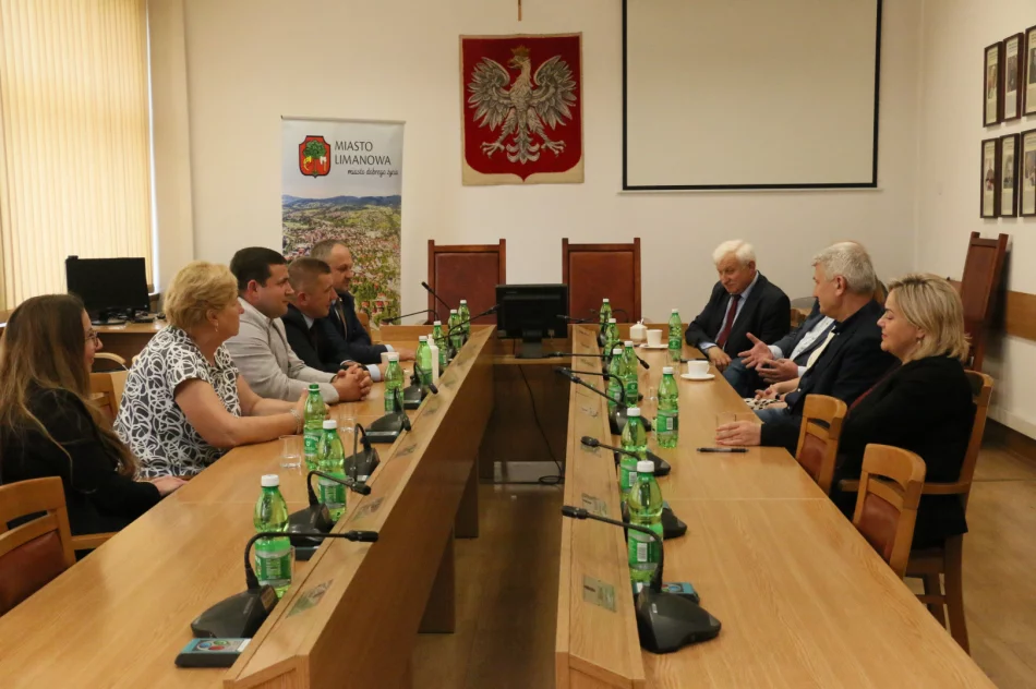 Podpisano porozumienie z władzami Gminy Limanowa ws. współpracy międzygminnej przy realizacji zadań oświatowych - zdjęcie 5