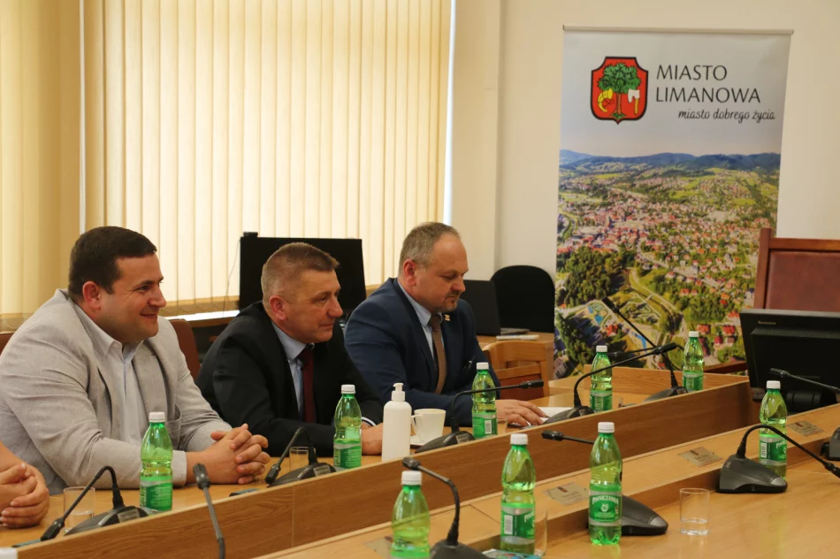 Podpisano porozumienie z władzami Gminy Limanowa ws. współpracy międzygminnej przy realizacji zadań oświatowych - zdjęcie 6
