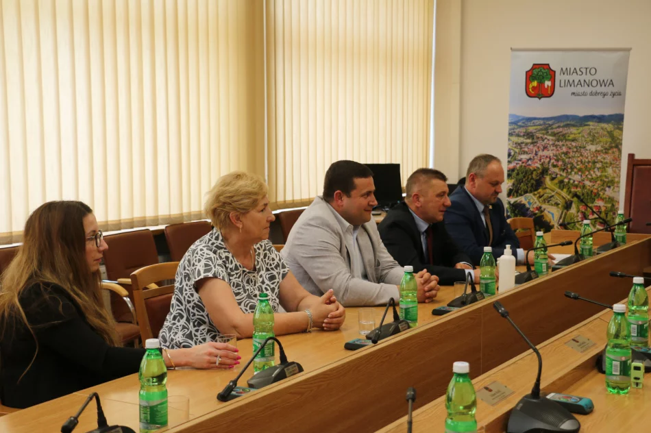 Podpisano porozumienie z władzami Gminy Limanowa ws. współpracy międzygminnej przy realizacji zadań oświatowych - zdjęcie 7