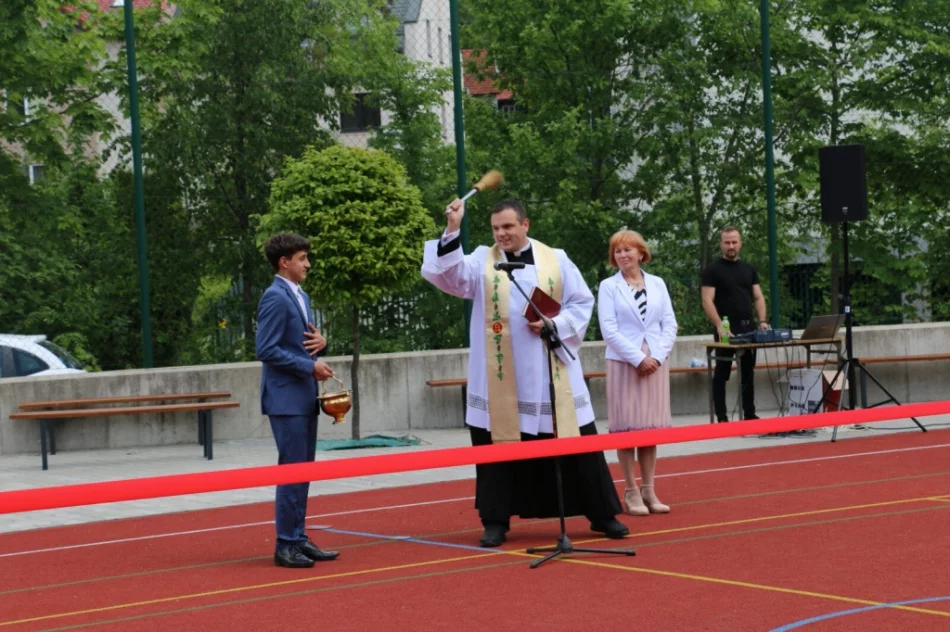 Święto szkoły z uroczystym otwarciem nowego boiska - zdjęcie 12