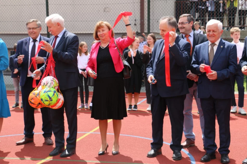 Święto szkoły z uroczystym otwarciem nowego boiska - zdjęcie 18