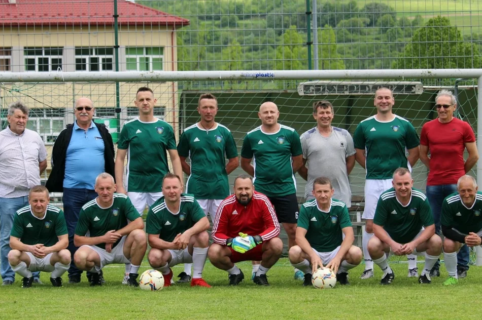 Zaprzyjaźnione kluby zagrały w hołdzie dla zasłużonego zawodnika - zdjęcie 11