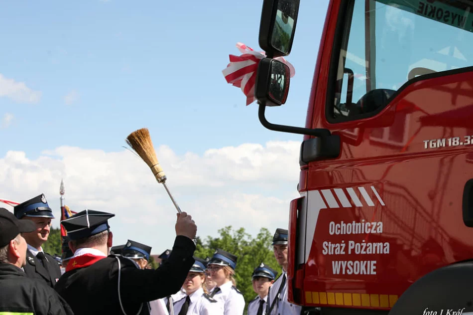 Uroczyste przekazanie wozu ratowniczo-gaśniczego dla jednostki OSP Wysokie - zdjęcie 13