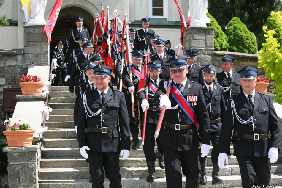 Uroczyste przekazanie wozu ratowniczo-gaśniczego dla jednostki OSP Wysokie - zdjęcie 9