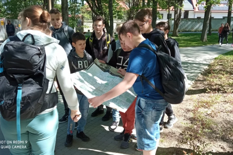 Podróżowali po Limanowszczyźnie śladami marszałka - zdjęcie 15