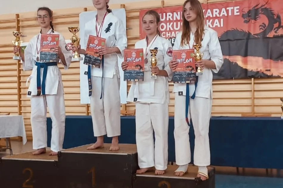 Osiem medali wywalczyli najmłodsi karatecy ARS Limanowa – JONIEC Team podczas II Turnieju Karate Kyokushin o Puchar Wiślanego Smoka - zdjęcie 5