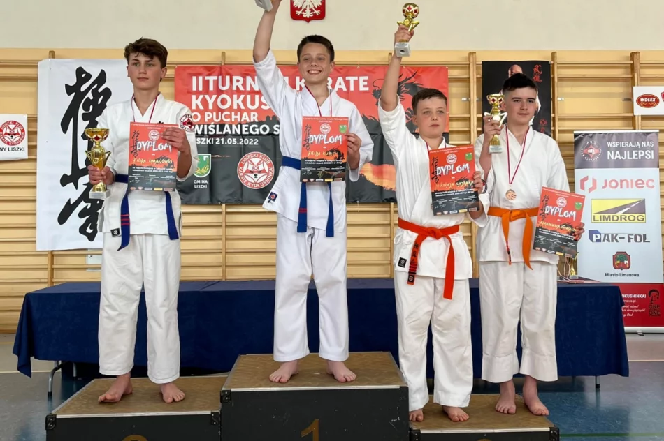 Osiem medali wywalczyli najmłodsi karatecy ARS Limanowa – JONIEC Team podczas II Turnieju Karate Kyokushin o Puchar Wiślanego Smoka - zdjęcie 7