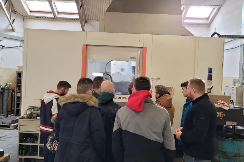 Szkoła współpracuje z lokalną firmą - zdjęcie 6