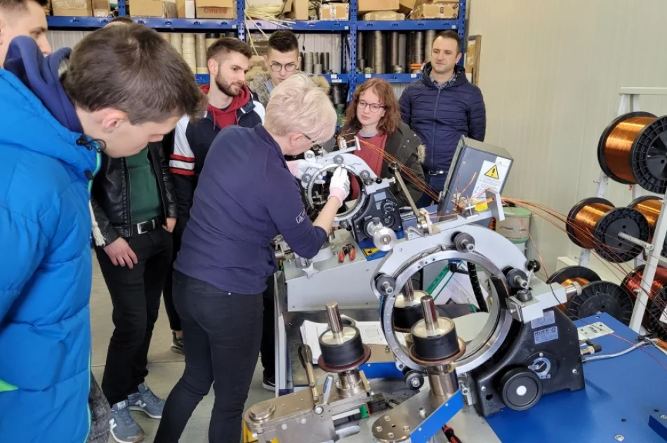 Szkoła współpracuje z lokalną firmą - zdjęcie 9