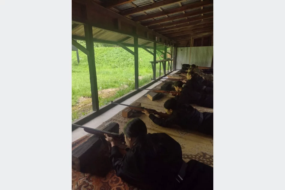 Uczniowie wojskowych klas trenują strzelectwo - zdjęcie 4