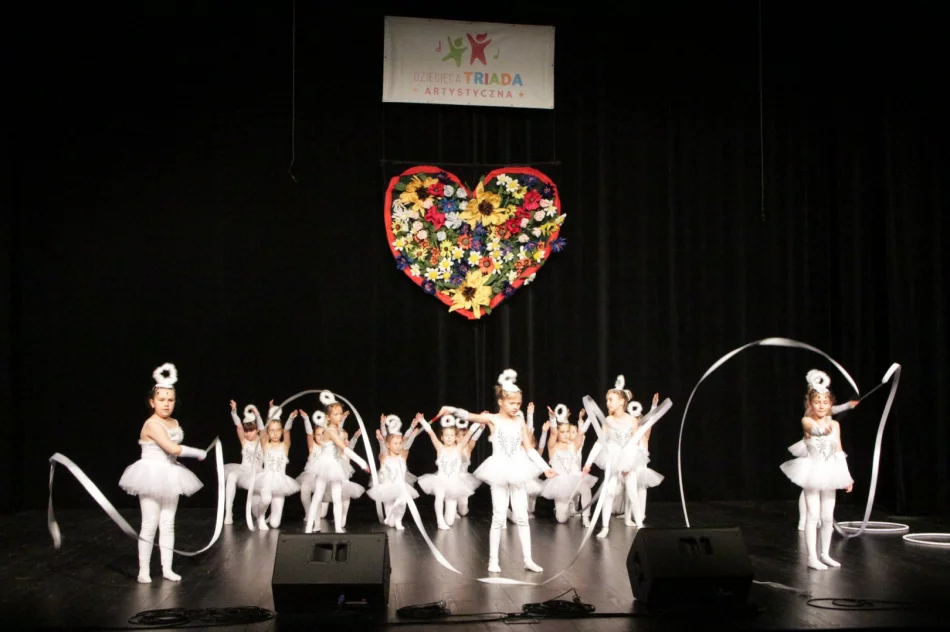 Utalentowane dzieci wystąpiły z życzeniami dla rodziców - zdjęcie 6