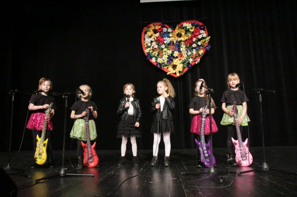 Utalentowane dzieci wystąpiły z życzeniami dla rodziców - zdjęcie 8