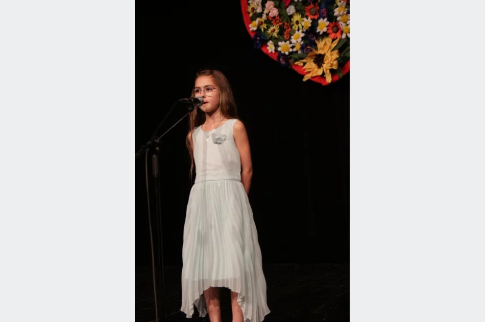 Utalentowane dzieci wystąpiły z życzeniami dla rodziców - zdjęcie 9