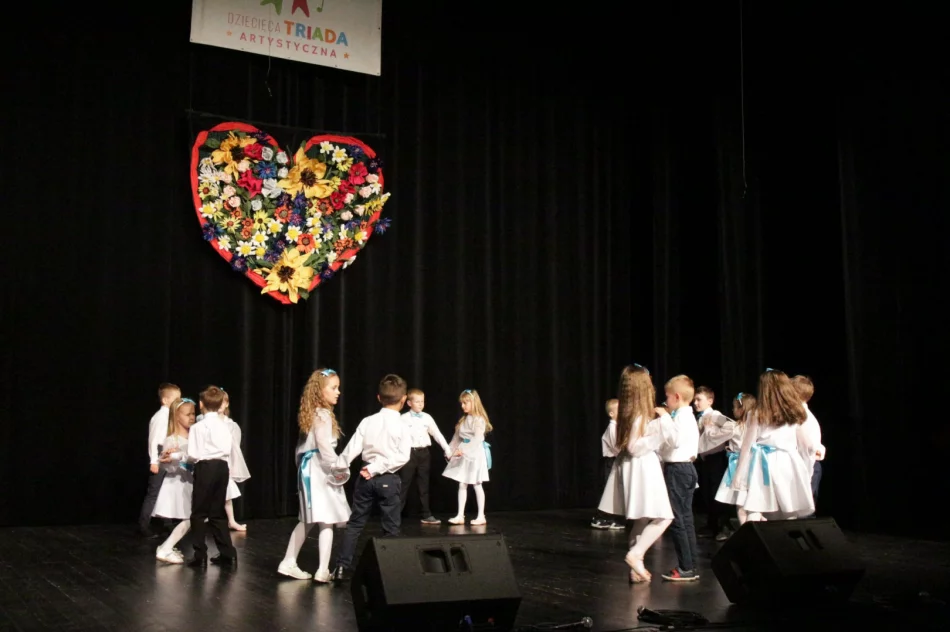 Utalentowane dzieci wystąpiły z życzeniami dla rodziców - zdjęcie 12