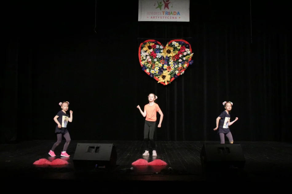 Utalentowane dzieci wystąpiły z życzeniami dla rodziców - zdjęcie 13