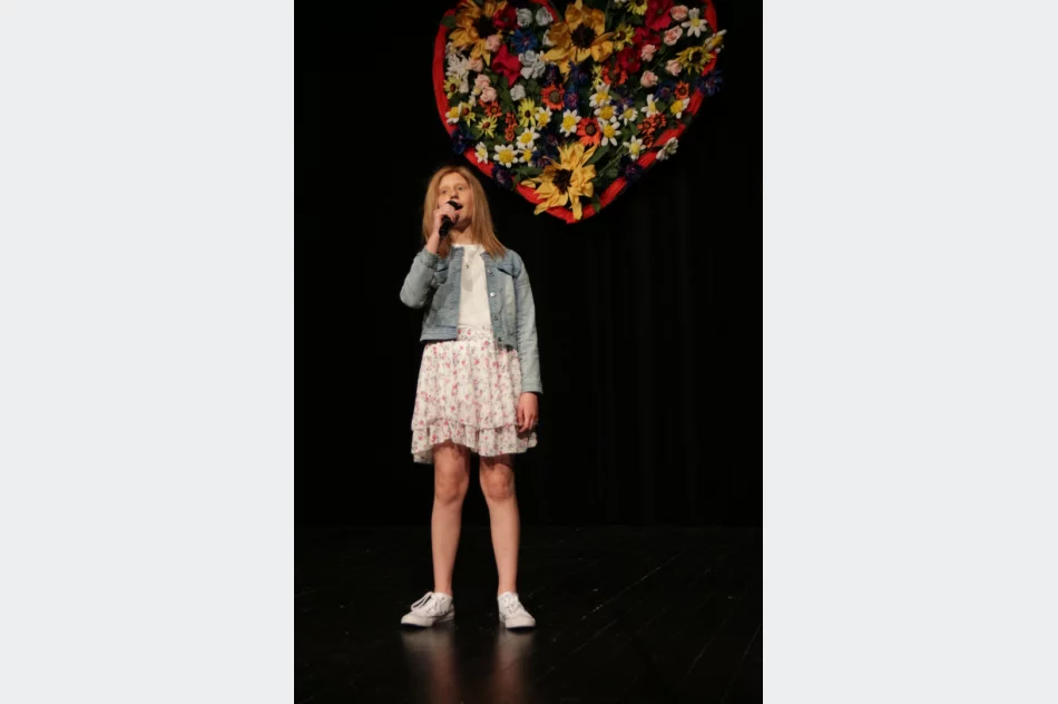 Utalentowane dzieci wystąpiły z życzeniami dla rodziców - zdjęcie 14