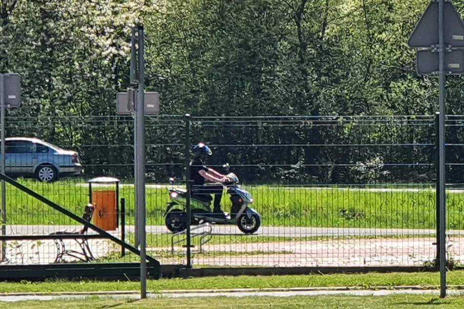 Nowi funkcjonariusze i nowe pojazdy - strażnicy na elektrycznych skuterach - zdjęcie 2