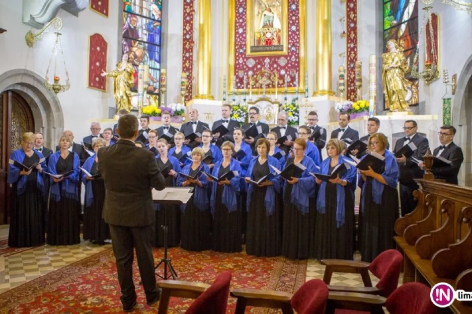 Chór CANTICUM IUBILAEUM w nowych strojach! - zdjęcie 2