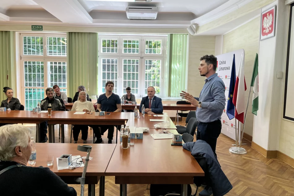 Seniorzy zostali przeszkoleni z obsługi opasek bezpieczeństwa - zdjęcie 3