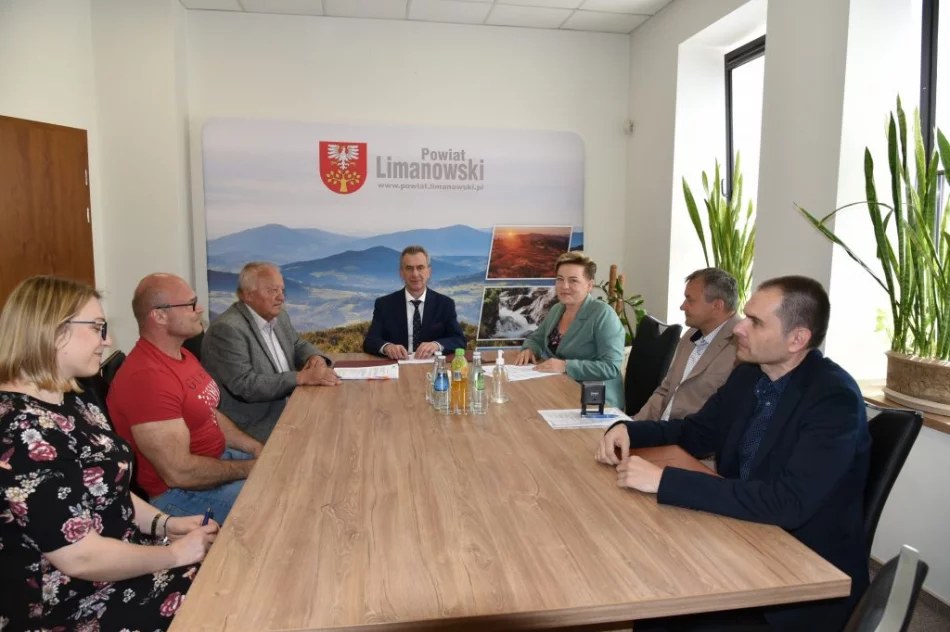 Zawarto umowy na prace przy szkołach - zdjęcie 2