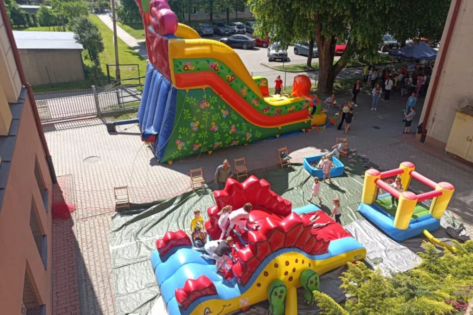 Festyn z okazji Dnia Dziecka w Szkole Podstawowej nr 2 Limanowej - zdjęcie 8