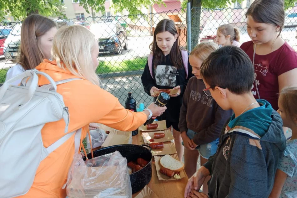 Festyn z okazji Dnia Dziecka w Szkole Podstawowej nr 2 Limanowej - zdjęcie 9