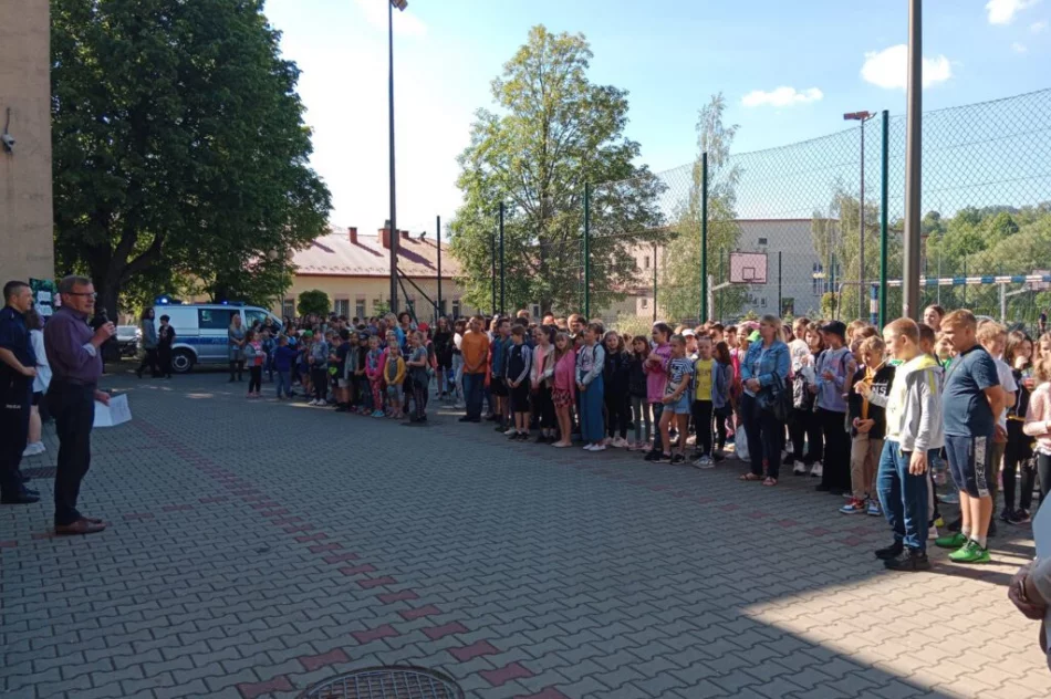 Festyn z okazji Dnia Dziecka w Szkole Podstawowej nr 2 Limanowej - zdjęcie 13