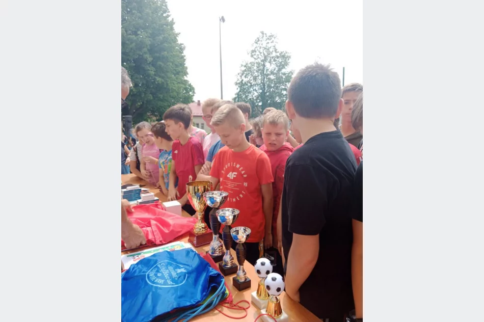 Festyn z okazji Dnia Dziecka w Szkole Podstawowej nr 2 Limanowej - zdjęcie 16