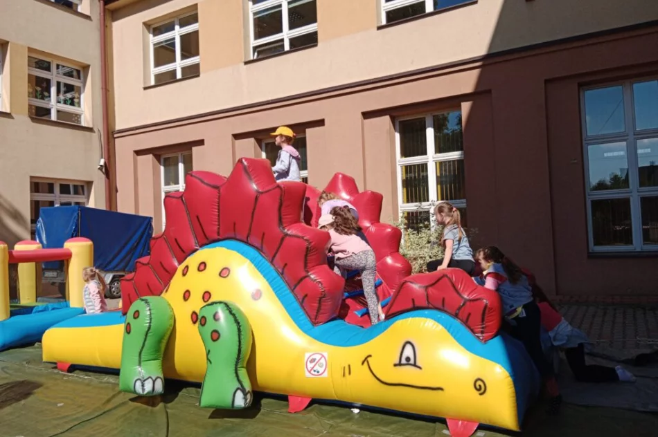 Festyn z okazji Dnia Dziecka w Szkole Podstawowej nr 2 Limanowej - zdjęcie 17