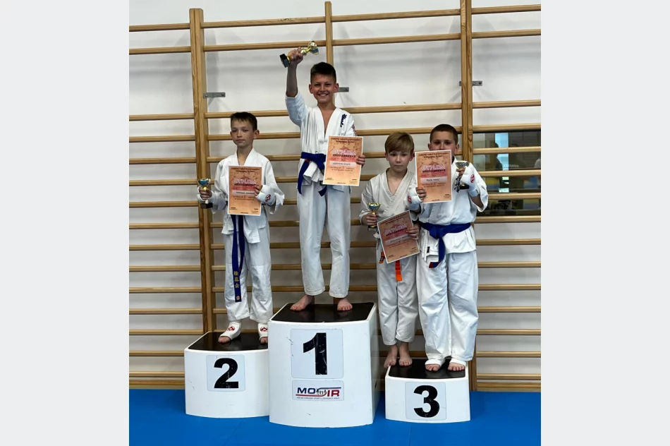 8 medali wywalczyli najmłodsi karatecy ARS Klub Kyokushinkai w Jaśle - zdjęcie 5