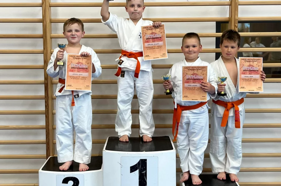 8 medali wywalczyli najmłodsi karatecy ARS Klub Kyokushinkai w Jaśle - zdjęcie 9