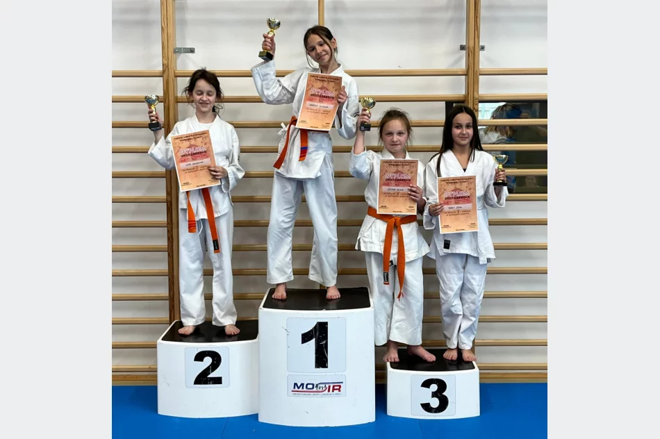 8 medali wywalczyli najmłodsi karatecy ARS Klub Kyokushinkai w Jaśle - zdjęcie 10