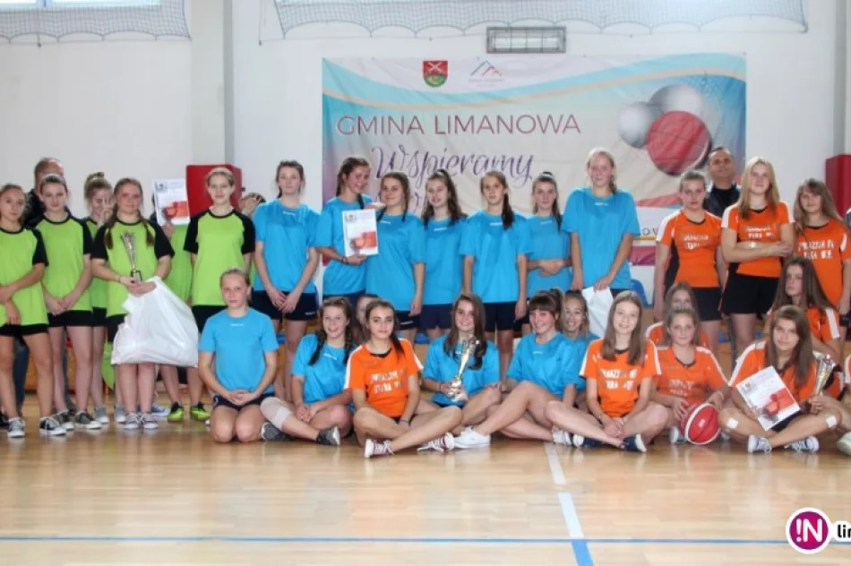 Dziewczęta z Mordarki niepokonane w koszykówce! - zdjęcie 2
