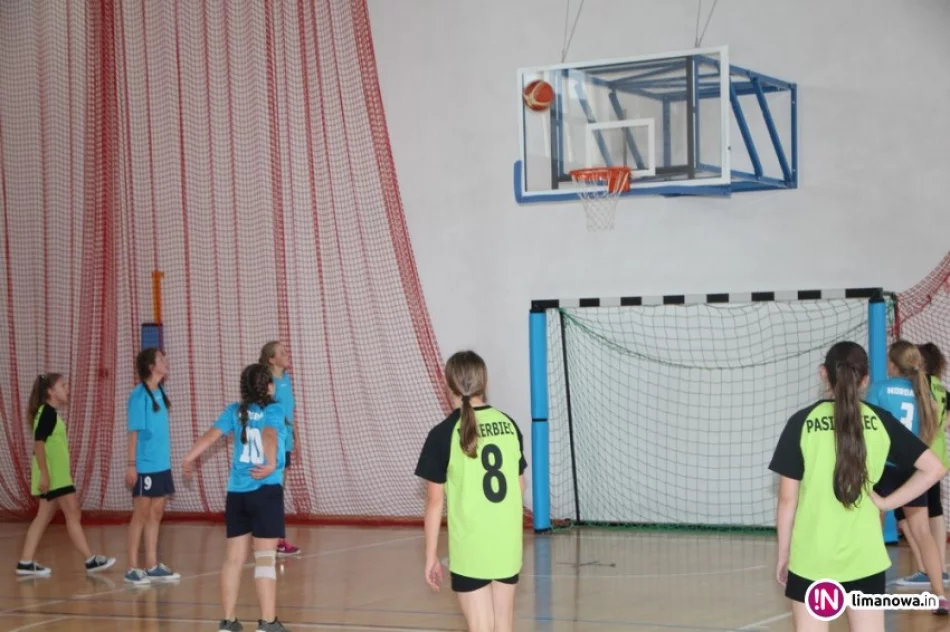 Dziewczęta z Mordarki niepokonane w koszykówce! - zdjęcie 3