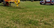 Samochód dachował w potoku. Trzy osoby poszkodowane, jedna nieprzytomna  - zdjęcie 3