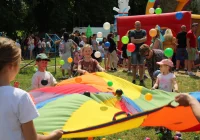 Kolorowy dzień dziecka z atrakcjami dla całych rodzin - zdjęcie główne