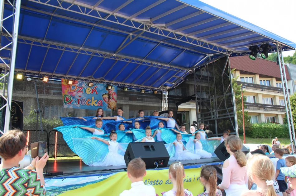 Kolorowy dzień dziecka z atrakcjami dla całych rodzin - zdjęcie 15