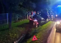 Samochód wpadł do rowu - zdjęcie główne