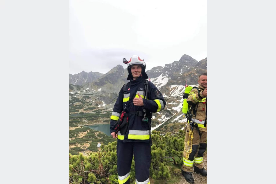 Zdobyli szczyt w pełnym umundurowaniu w geście solidarności - zdjęcie 4