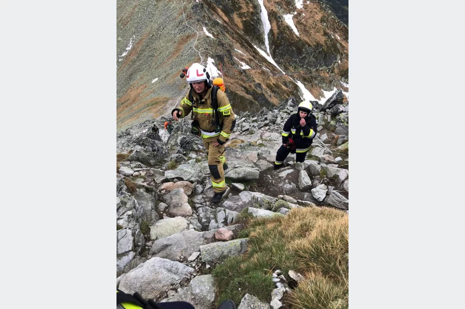 Zdobyli szczyt w pełnym umundurowaniu w geście solidarności - zdjęcie 9