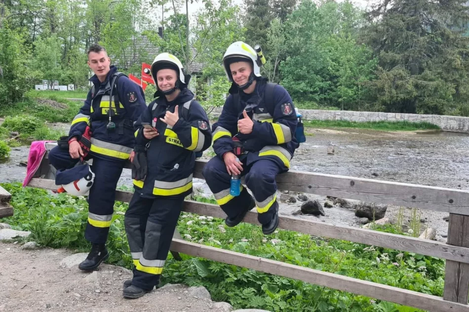 Zdobyli szczyt w pełnym umundurowaniu w geście solidarności - zdjęcie 10