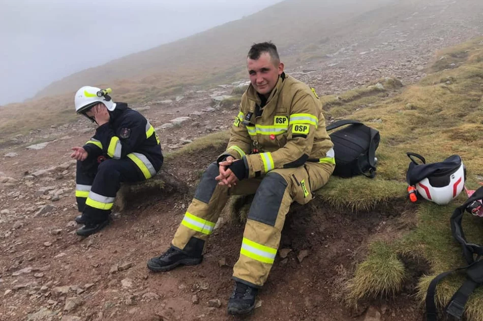 Zdobyli szczyt w pełnym umundurowaniu w geście solidarności - zdjęcie 12