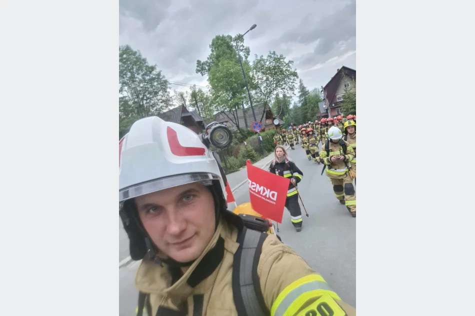 Zdobyli szczyt w pełnym umundurowaniu w geście solidarności - zdjęcie 16