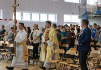 Blisko czterystu uczniów wędrowało szlakami papieskimi - zdjęcie główne