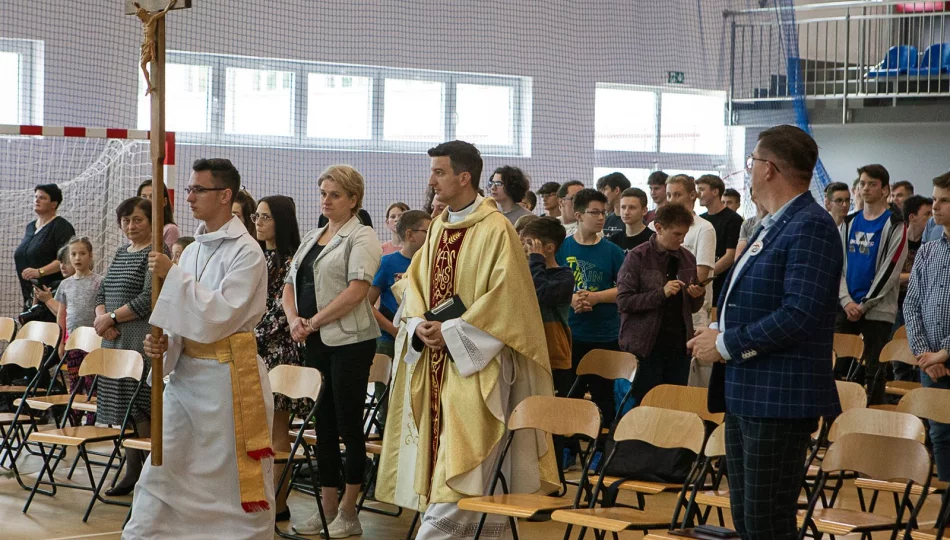 Blisko czterystu uczniów wędrowało szlakami papieskimi - zdjęcie 1