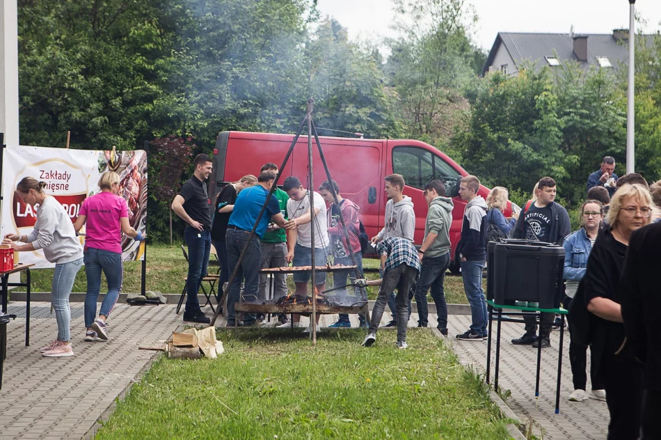 Blisko czterystu uczniów wędrowało szlakami papieskimi - zdjęcie 5