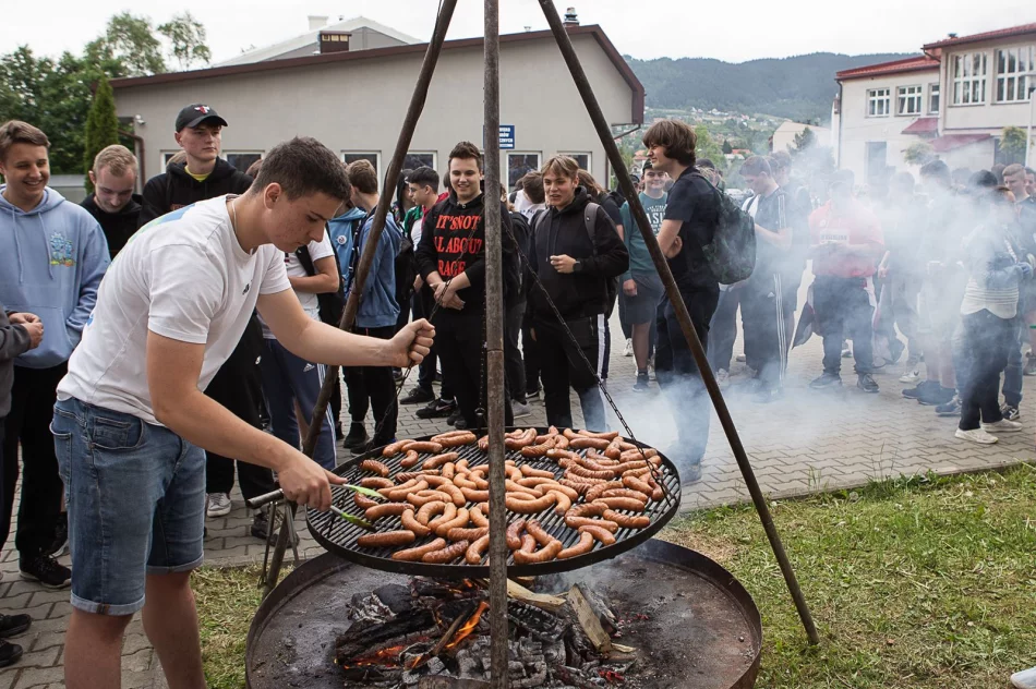 Blisko czterystu uczniów wędrowało szlakami papieskimi - zdjęcie 7