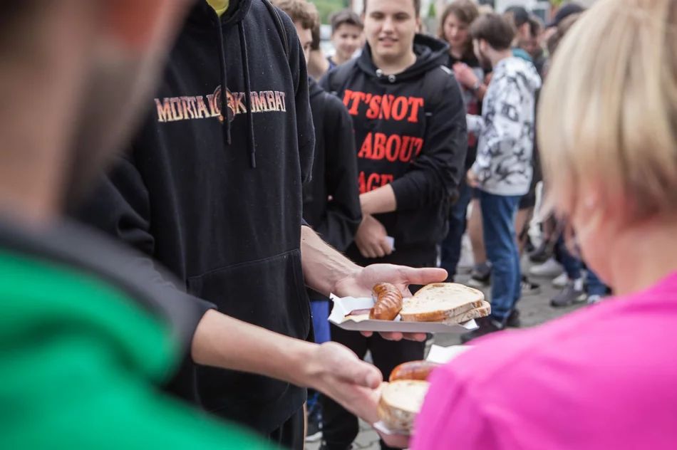 Blisko czterystu uczniów wędrowało szlakami papieskimi - zdjęcie 8